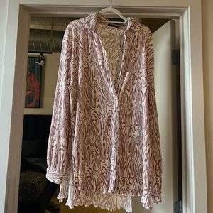 Super cute pink zebra plisse button down
